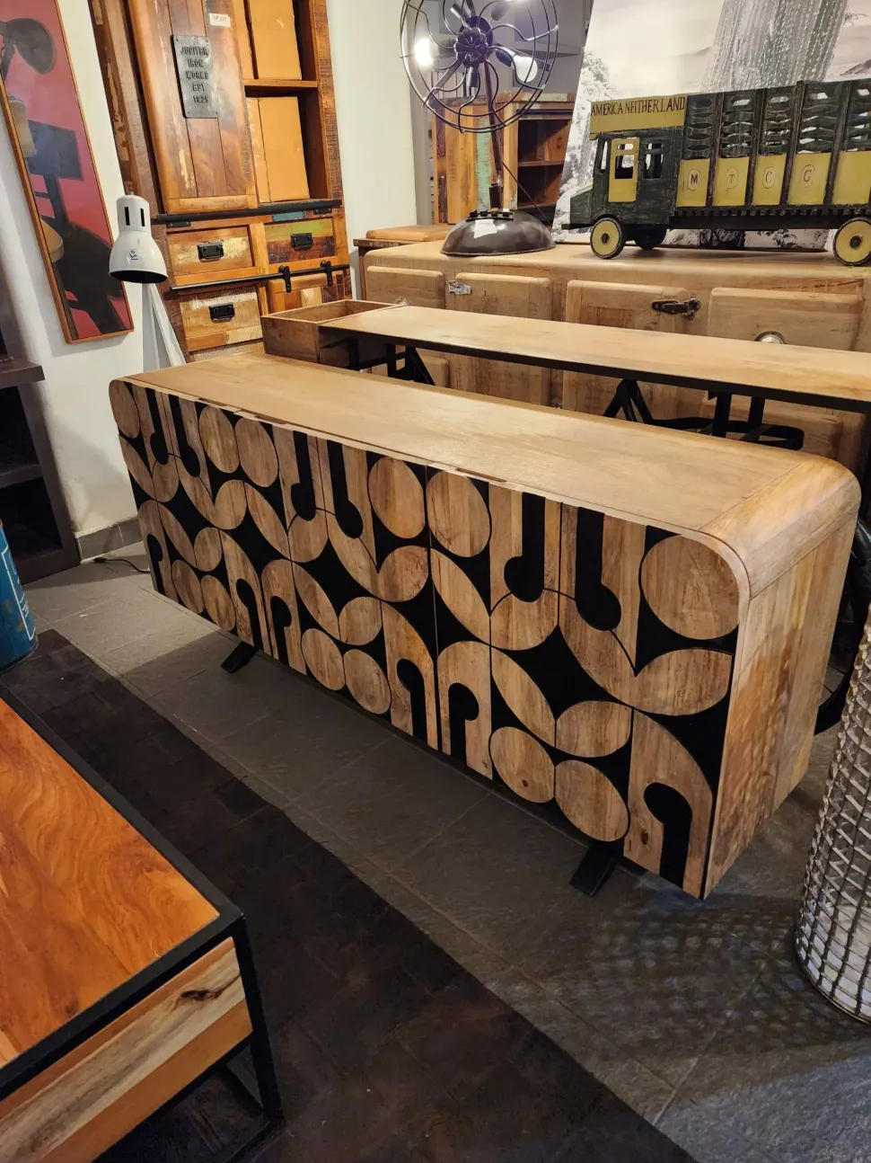 Madia Madia nagoya etnica vintage industrial black e wood in offerta in stile design di Outlet etnico in Offerta Outlet