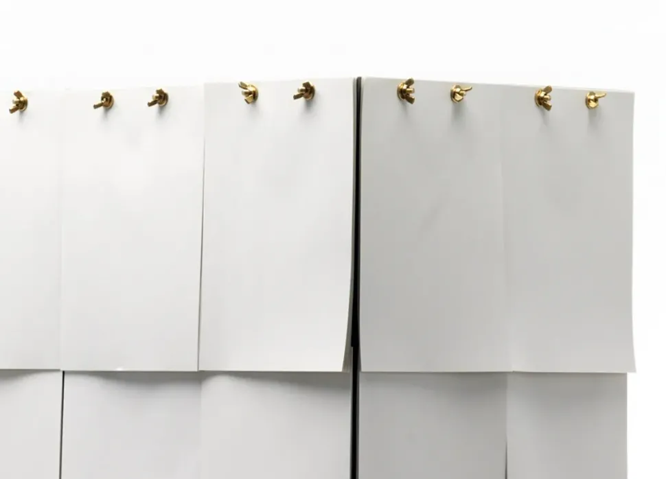 Mensola Contenitore rivestito di fogli di carta notes Mogg in stile design in offerta