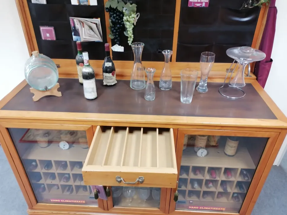 Mobile soggiorno modello Sommelier di Faber mobili in Offerta Outlet