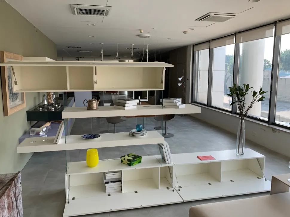 Parete attrezzata Air storage del brand Lago con un ribasso esclusivo