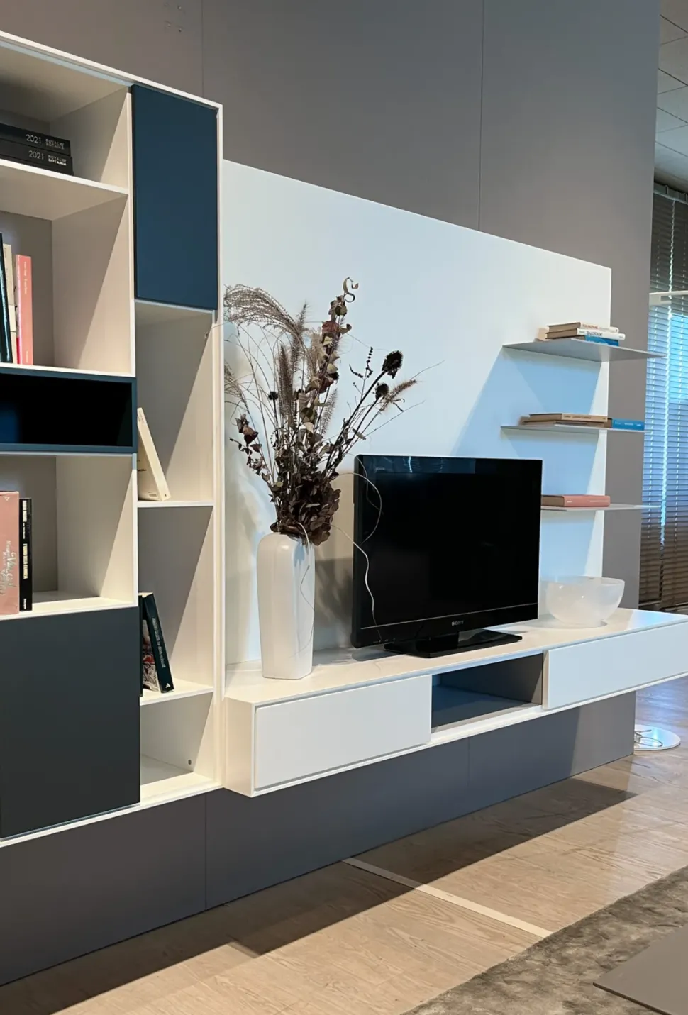 Parete attrezzata Ateneo Capo d'opera in stile moderna a prezzo scontato