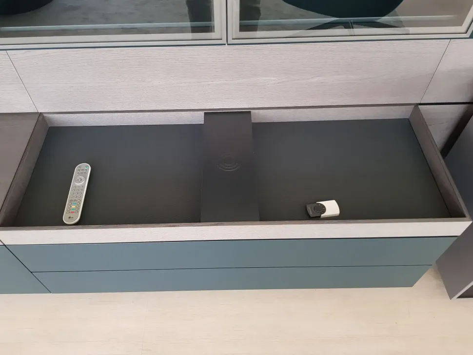 Parete attrezzata Grid dell'azienda Molteni & c con uno sconto esclusivo