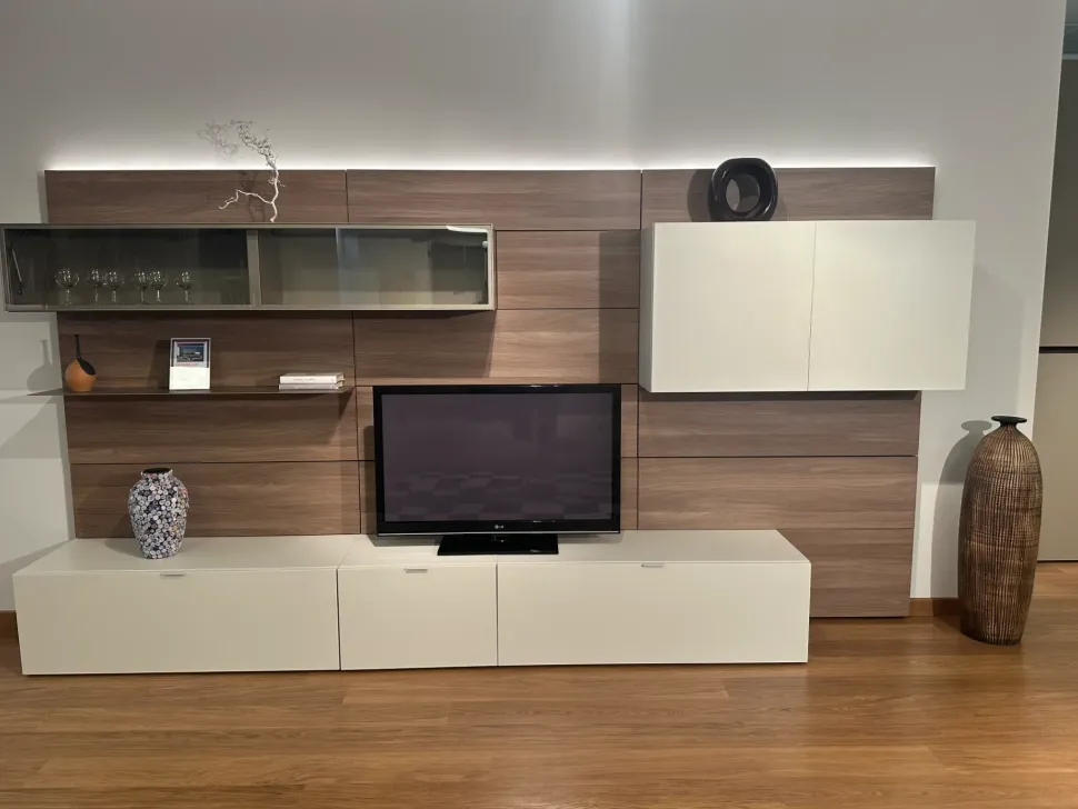 Parete attrezzata in stile moderna Boiserie lampo di Sangiacomo in Offerta Outlet