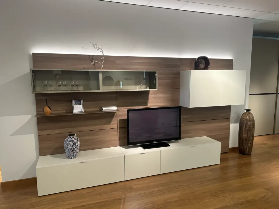 Parete attrezzata in stile moderna Boiserie lampo di Sangiacomo in Offerta Outlet