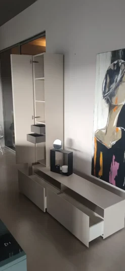 Parete attrezzata in stile design Regolo 180 di Minotti a prezzo scontato