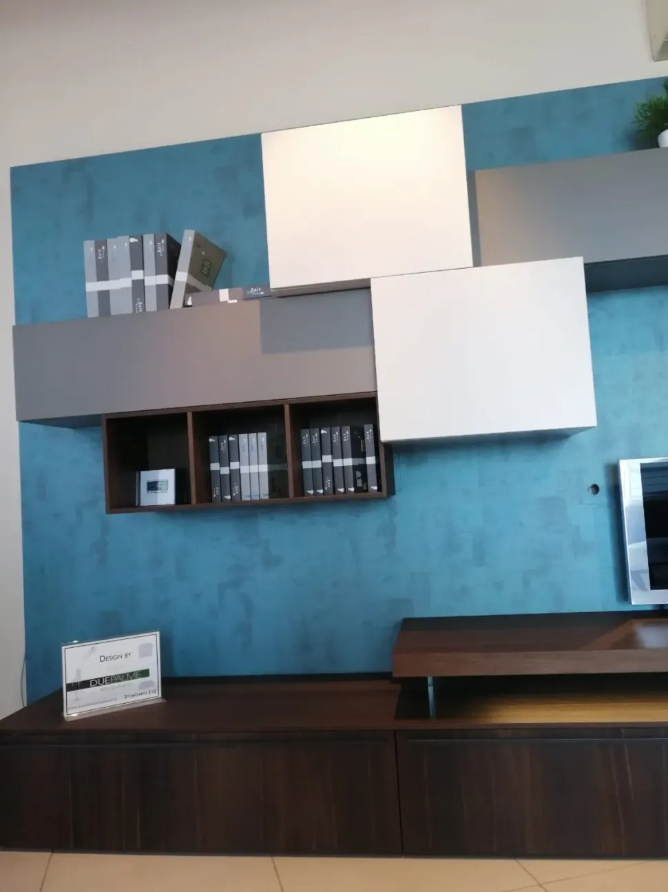 Parete attrezzata in stile moderno Sangiacomo in legno Offerta Outlet