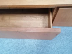 Parete attrezzata Loop di Oldline scontata del 50%