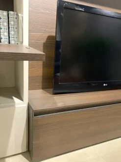 Parete attrezzata Parete a spalla vano tv e pensili vetro  di Tomasella in OFFERTA OUTLET