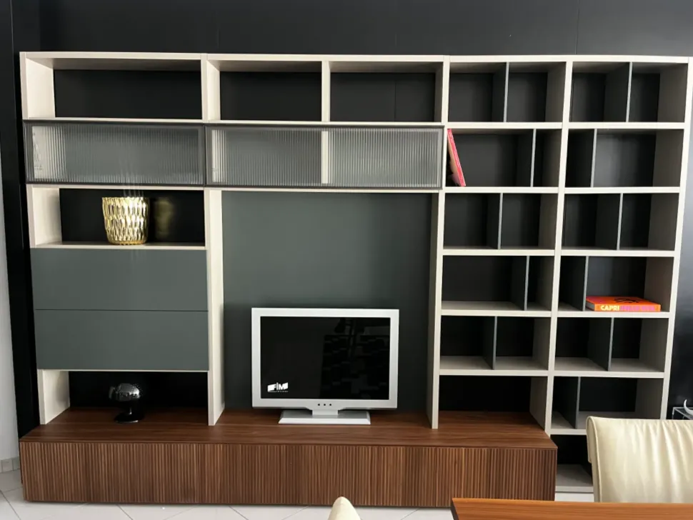 Parete attrezzata Rays di Novamobili scontata del 17%