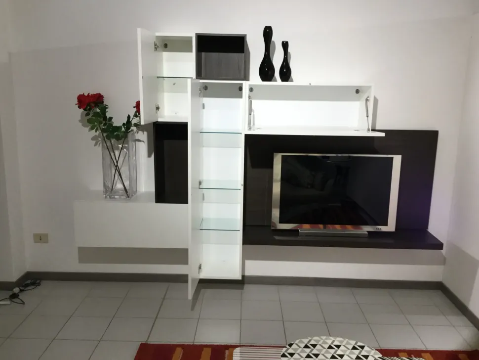 Parete attrezzata Rossetto arredamenti in laccato opaco Parete twin a prezzo Outlet