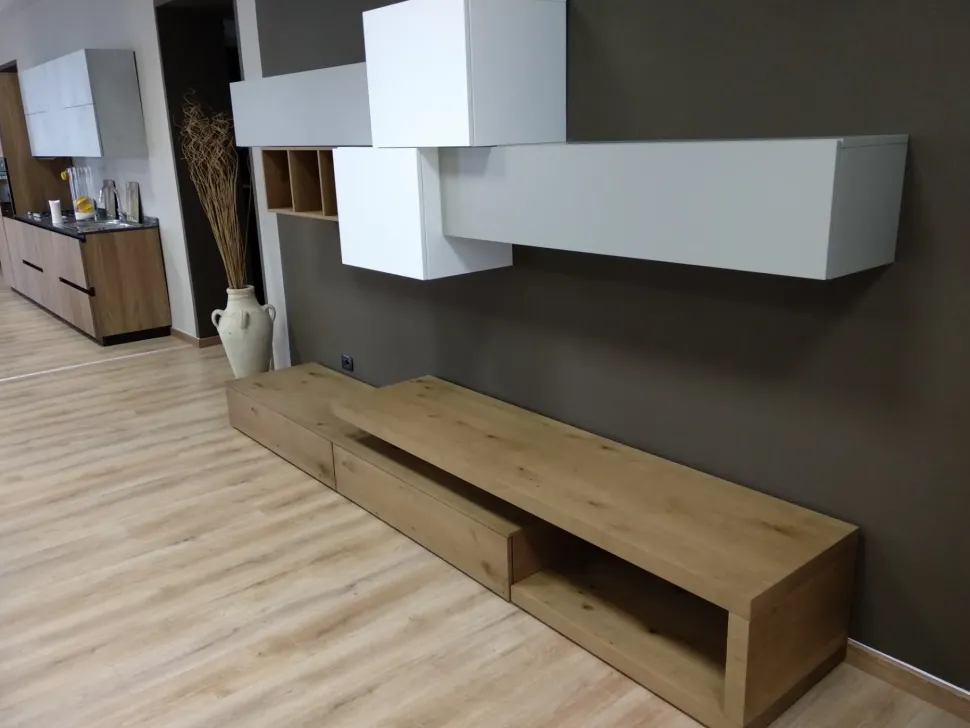 Parete attrezzata Sangiacomo Parete attrezzata in rovere nodato e laccato opaco PREZZI OUTLET