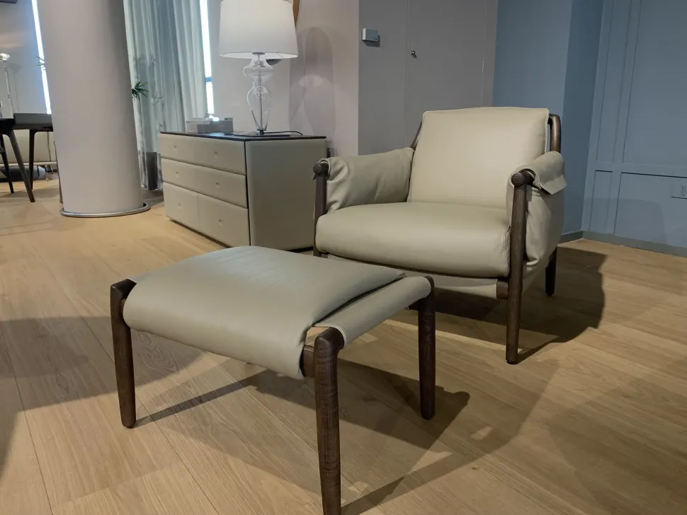 Poltrona con poggiapiedi Times lounge Poltrona frau a prezzo Outlet