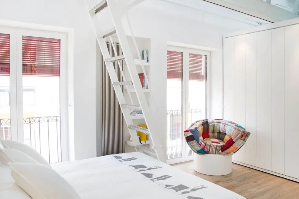 Poltrona con seduta estraibile Huggy Lago a prezzo scontato