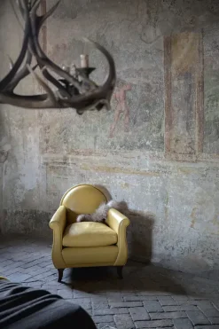 Poltrona con seduta fissa Lyra Poltrona frau a prezzo scontato