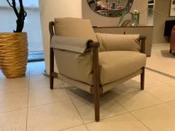 Poltrona con seduta fissa Times lounge Poltrona frau in Offerta Outlet