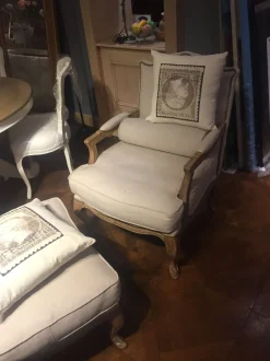 Poltrona in Tessuto Poltrona con pouf dialma brown Dialma brown a prezzo scontato