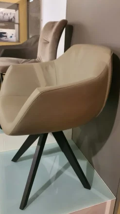 Poltrona modello Delia crema caffè Ozzio ad un prezzo vantaggioso