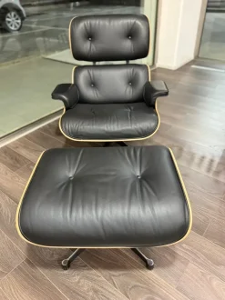 Poltrona modello Lounge chair e ottoman vitra Collezione esclusiva in offerta