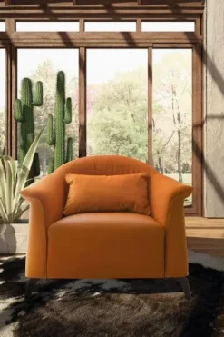 Poltroncina Caroline con seduta fissa, Mottes Selection a prezzi scontati. Perfetta per l'arredamento moderno.