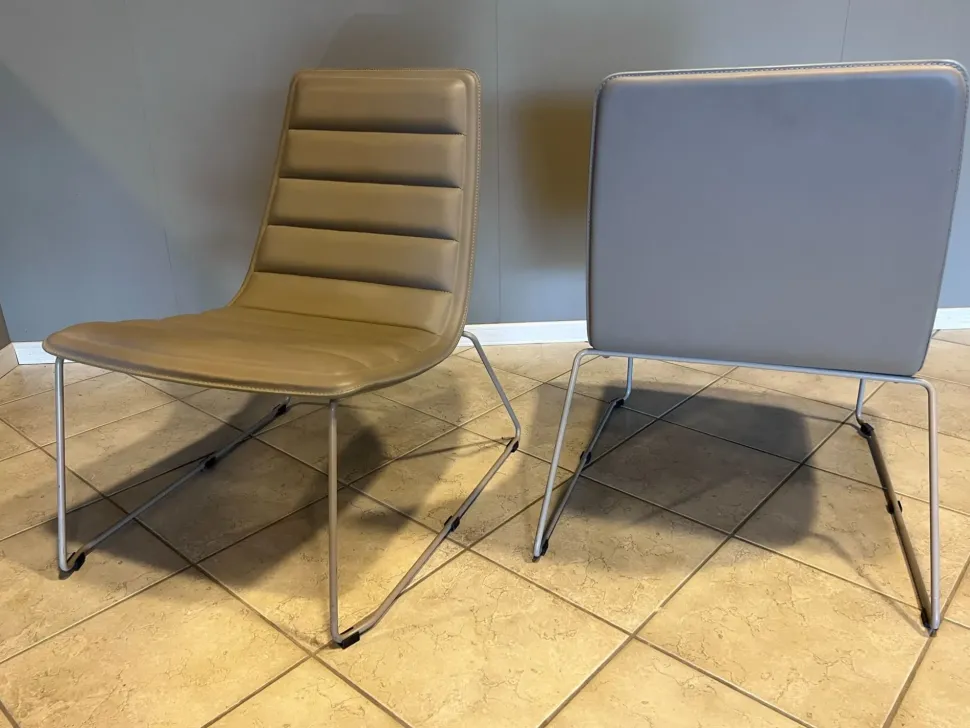 Poltroncina Lovely Colico in Pelle, ideale per l'architetto. Prezzo Outlet.