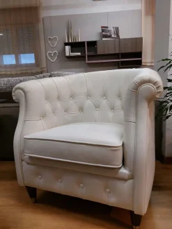 Poltroncina Sabri capitonnè Con seduta fissa Art salotti a prezzi outlet