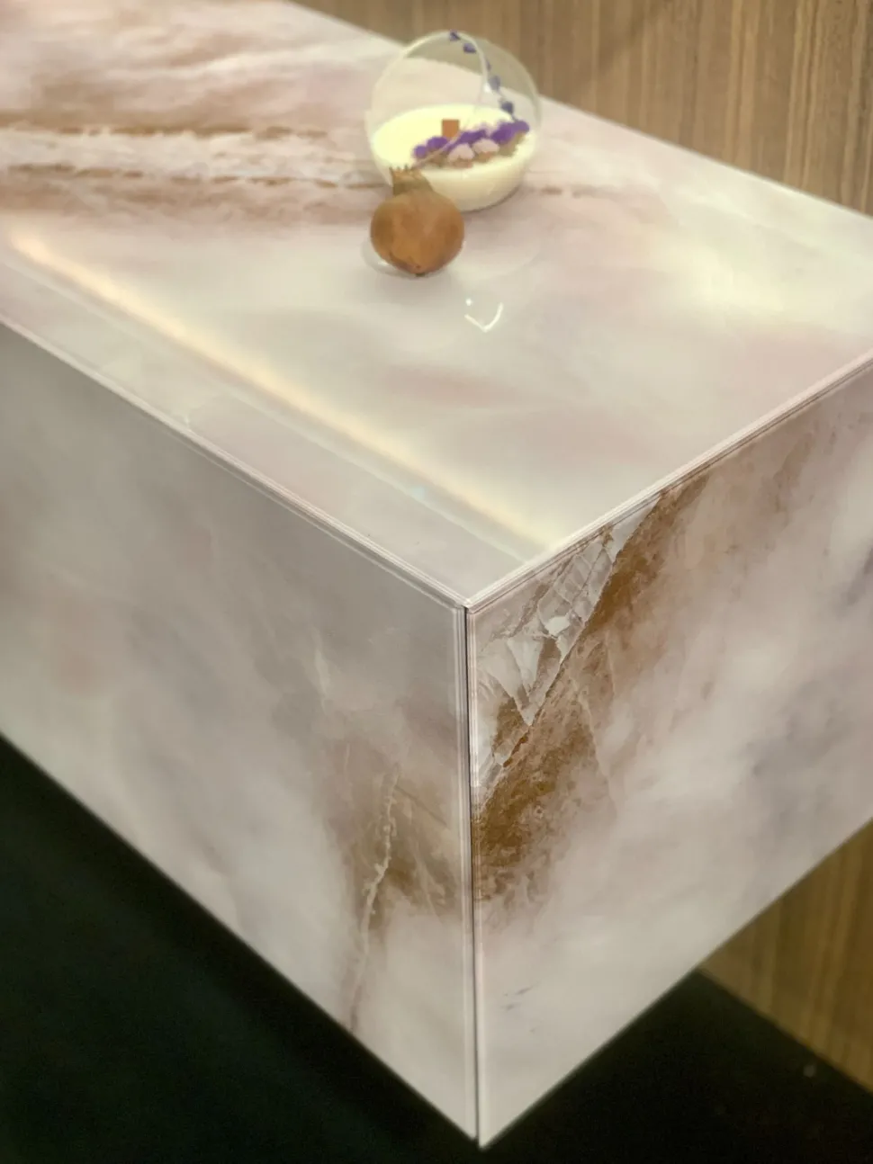 Richiedi ora il prezzo della parete attrezzata Living materia alabastro di Lago