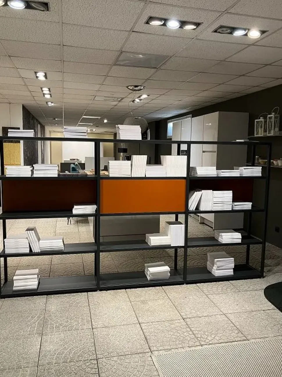 Scopri Helsinki scontata -50%: ecommerce Desalto in metallo!