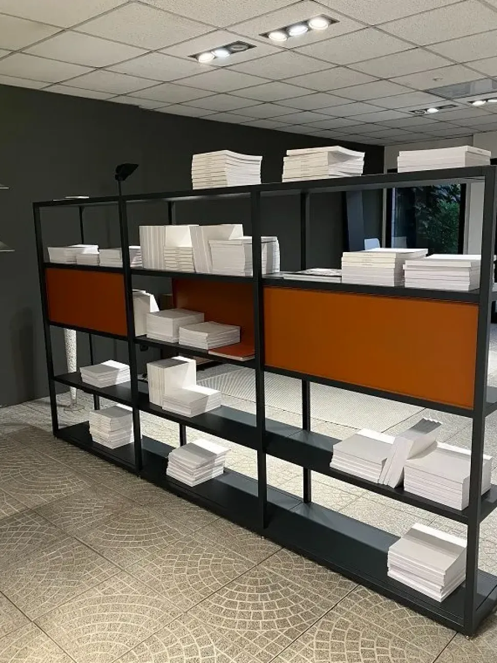 Scopri Helsinki scontata -50%: ecommerce Desalto in metallo!