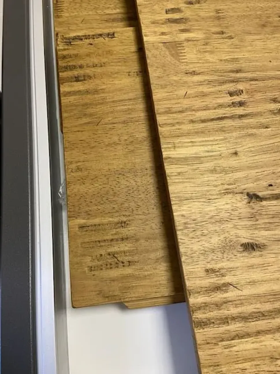 Scopri il Tavolo Sharp Fgf Mobili in OFFERTA OUTLET con -41%! Acquista ora!