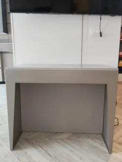 Scopri la consolle Marvel Pezzani a prezzi outlet