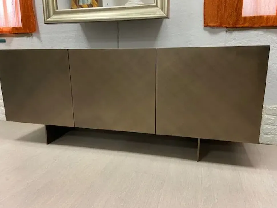 Scopri la madia Coated di Tonin Casa: prezzi outlet!