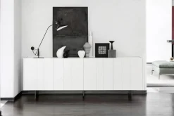 Scopri la Madia Stripe di Novamobili: stile moderno, prezzo Outlet!