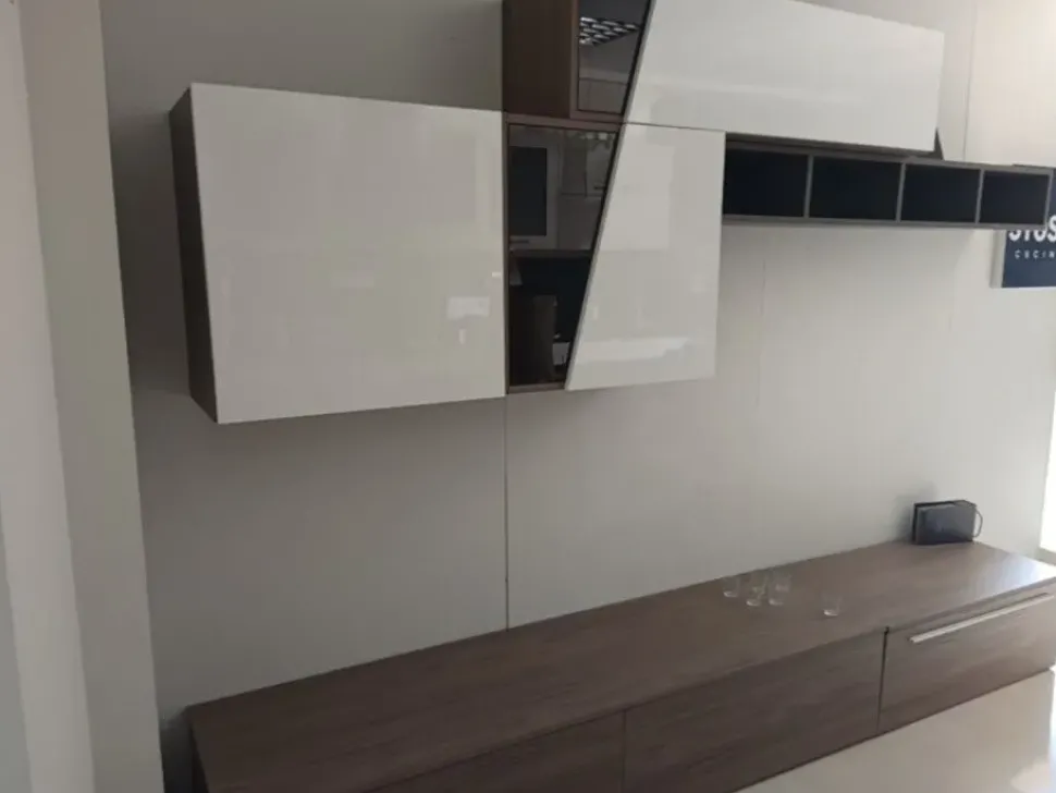 Scopri la Parete Attrezzata Madrid Artigianale: stile moderno a prezzo scontato sull'eCommerce!