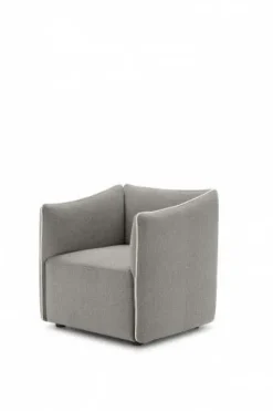 Scopri la Poltroncina Kubik Mottes Selection, ora scontata! Un design moderno ed elegante, per completare il tuo arredamento.