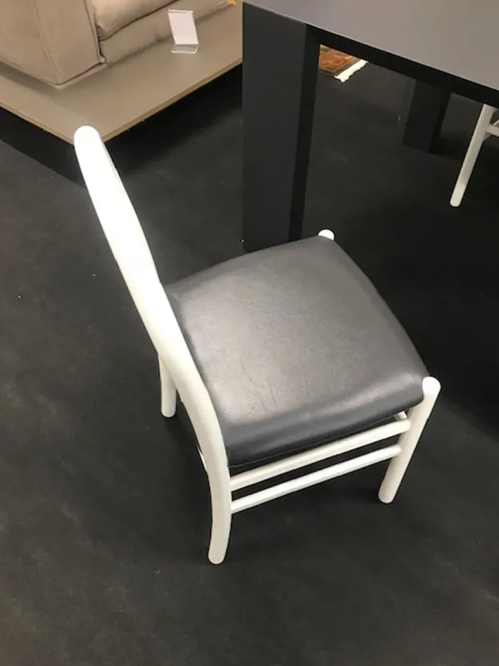 Scopri la sedia Thalia di Tisettanta in OFFERTA OUTLET con -50%! Un must per ogni progettista interni!