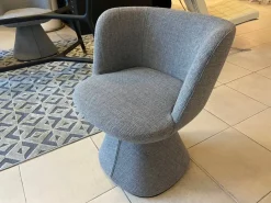 Sedia con braccioli modello Flair o' a prezzo riservato