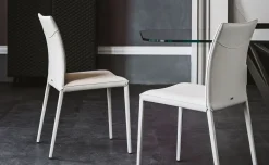 Sedia con braccioli modello Norma a prezzo riservato