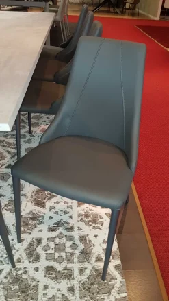 Sedia con schienale medio Victoria di Ozzio a prezzo scontato