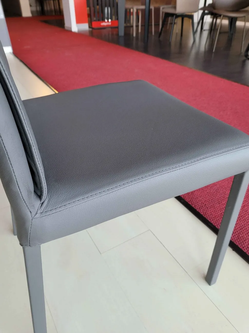 Sedia con schienale medio Luxy Ozzio a prezzo ribassato