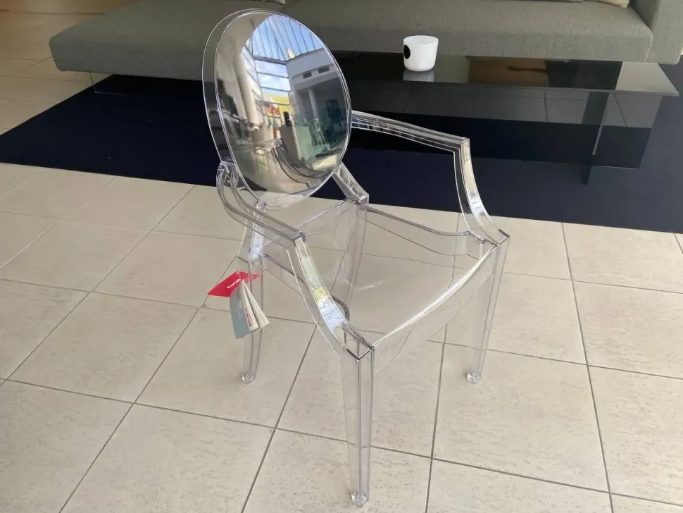 Sedia da cucina realizzata in plastica Louis ghost di Kartell