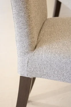 Sedia da cucina realizzata in tessuto Copenaghen di Connubia