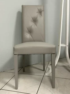 Sedia da soggiorno realizzata in ecopelle Bellinzona di Target point