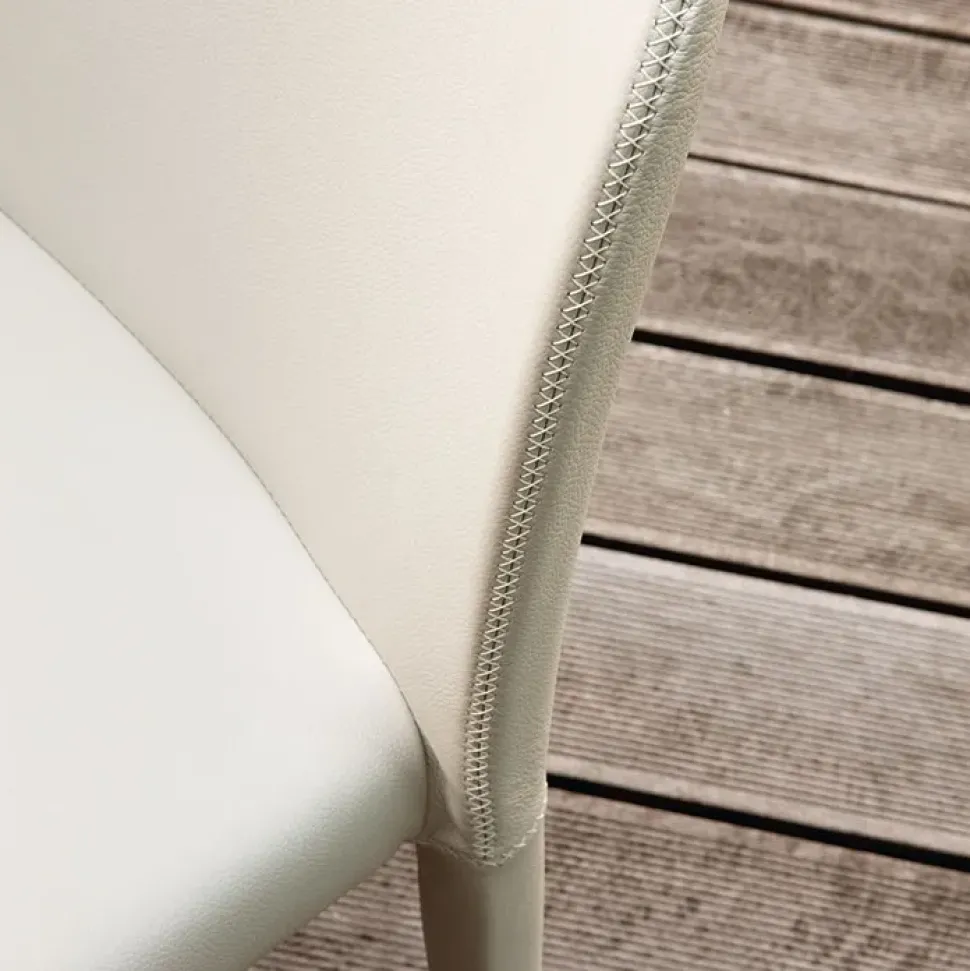 Sedia Daisy Cattelan Italia: Outlet, design moderno ed elegante.