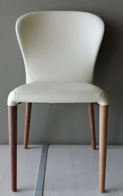 Sedia di Porada modello Astrid da soggiorno in offerta -40%