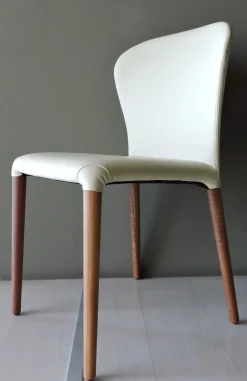 Sedia di Porada modello Astrid da soggiorno in offerta -40%