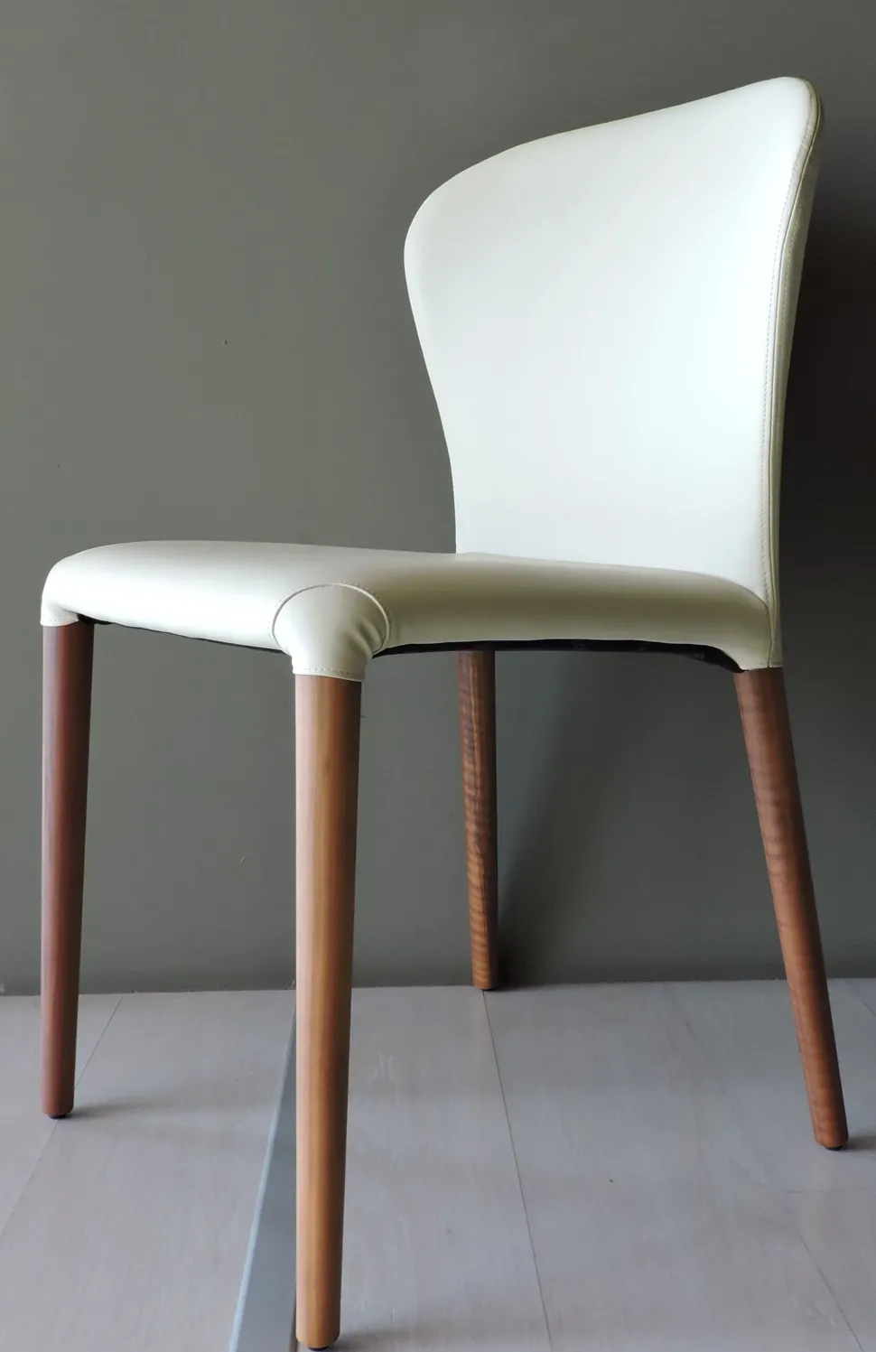 Sedia di Porada modello Astrid da soggiorno in offerta -40%