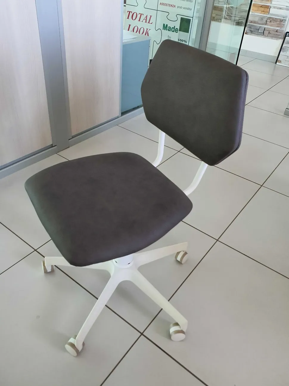 Sedia girevole Diletta di Doimo cityline in Offerta Outlet