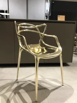 Sedia in plastica con braccioli Masters scontata