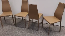 Sedia Kaori da soggiorno realizzata in cuoio scontata del 36%