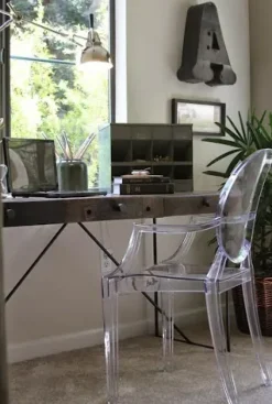 Sedia modello Louis ghost a marchio Kartell scontata del 21%